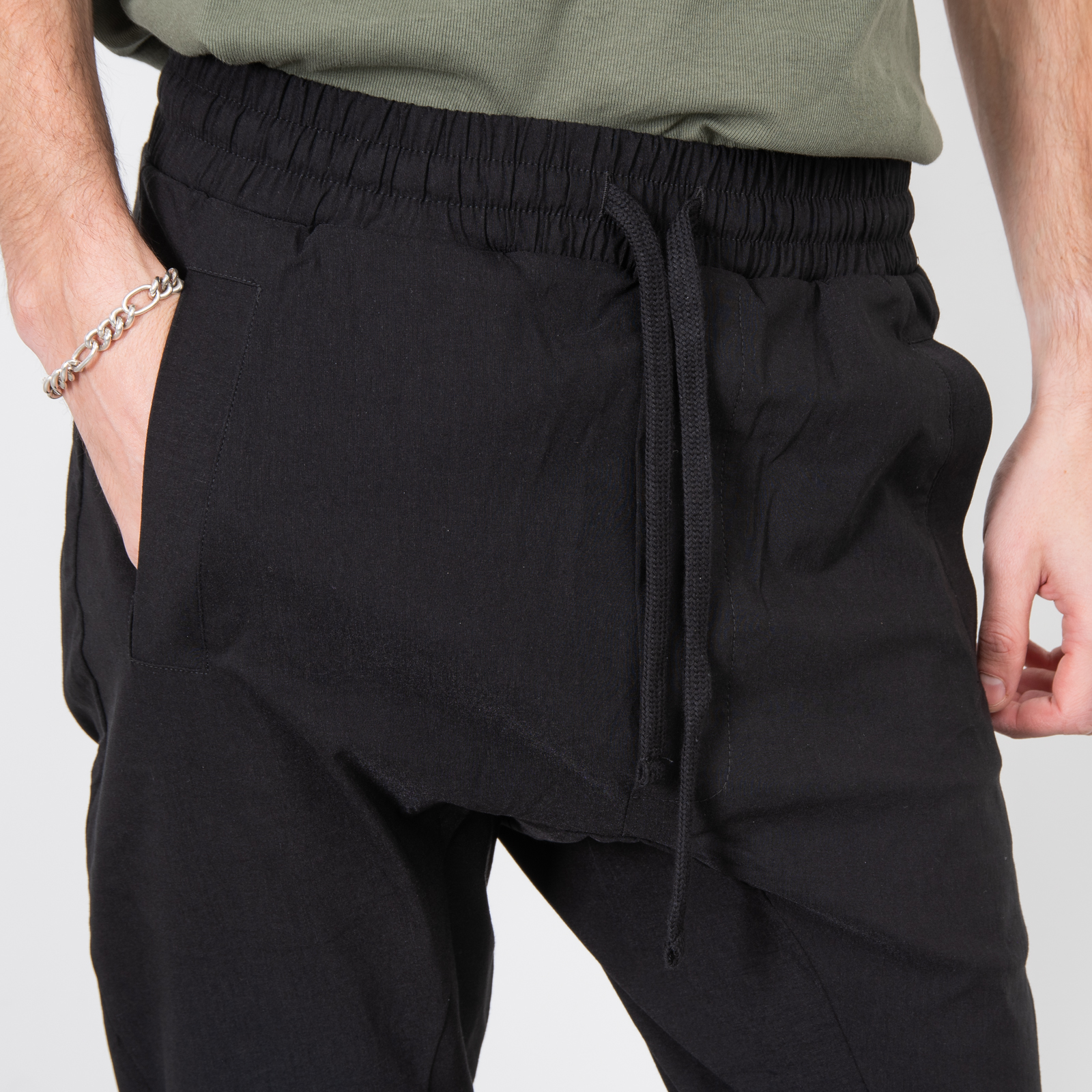 BLACK TAPERED DROP CROTCH PANTS|wolfensson
