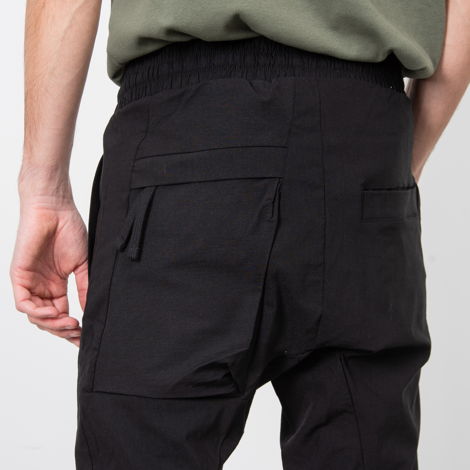 BLACK TAPERED DROP CROTCH PANTS|wolfensson